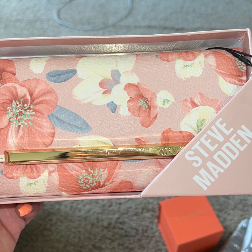 Brand new Steve Madden wallet Floral color pink with gold trim tag still attach